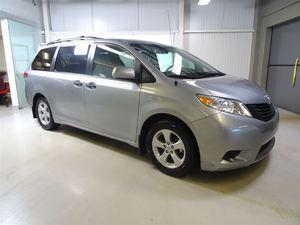 Toyota Sienna V-6 cyl